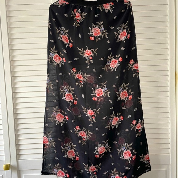 H&M maxi rose skirt - Picture 2 of 5